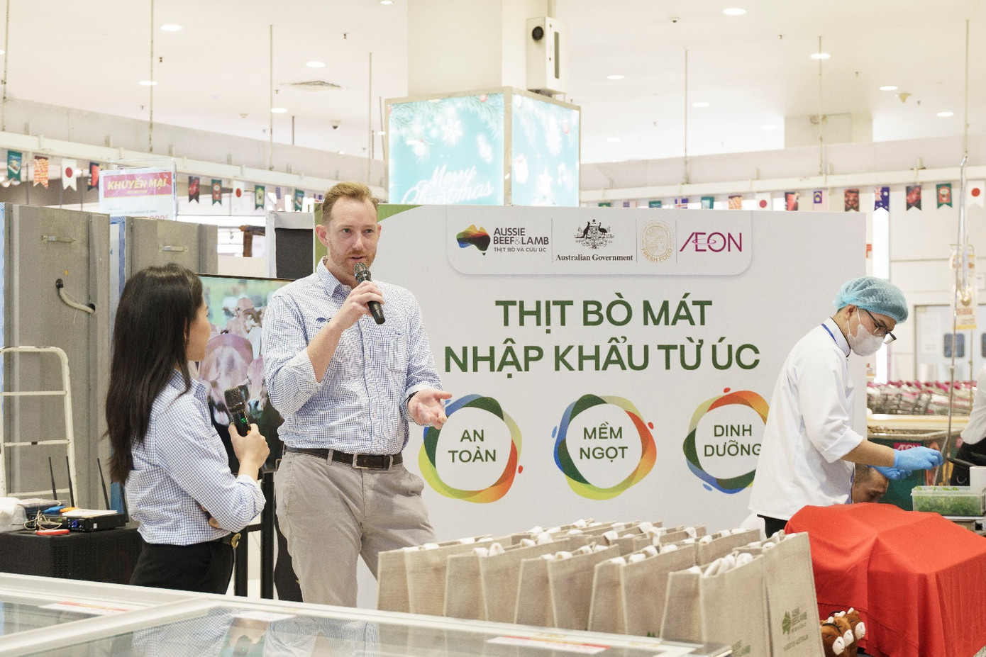 Ông Spencer Whitaker, đại diện thương hiệu Aussie Beef and Lamb tại khu vực Châu Á, Thái Bình Dương phát biểu tại sự kiện ngày 15.12