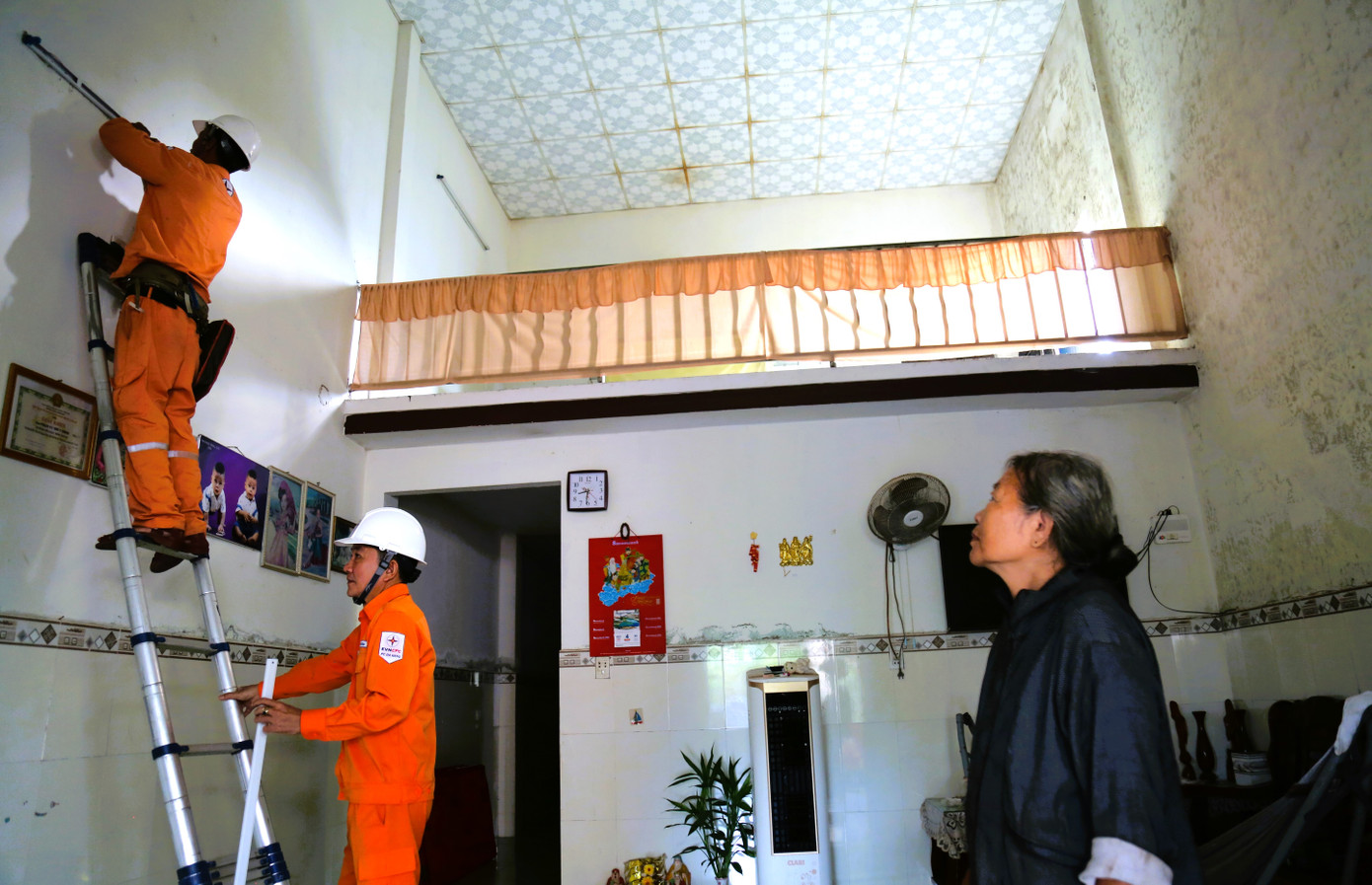 Sửa chữa điện một hộ dân đường Phù Đổng, phường Hòa Xuân, Q. Cẩm Lệ Sửa chữa điện một hộ dân đường Phù Đổng, phường Hòa Xuân, Q. Cẩm Lệ