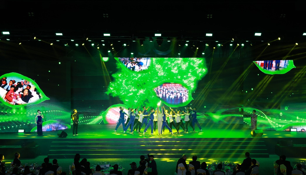 Chương “Khơi nguồn”- tôn vinh thế hệ cổ đông sáng lập Tập đoàn Tân Á Đại Thành Chương “Khơi nguồn”- tôn vinh thế hệ cổ đông sáng lập Tập đoàn Tân Á Đại Thành