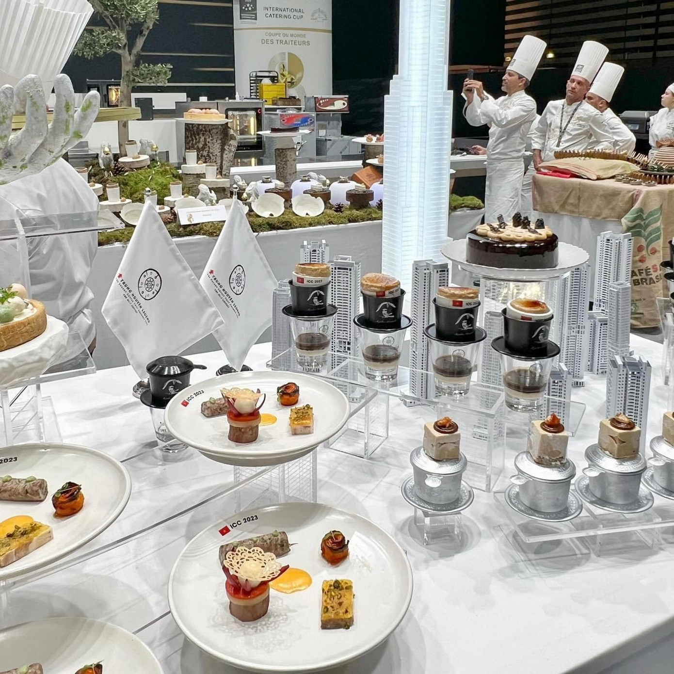 Cà phê phin, cà phê sữa đá Việt Nam được tạo tác từ cà phê Robusta Buôn Ma Thuột được tôn vinh tại cuộc thi International Catering Cup 2023 (Pháp).