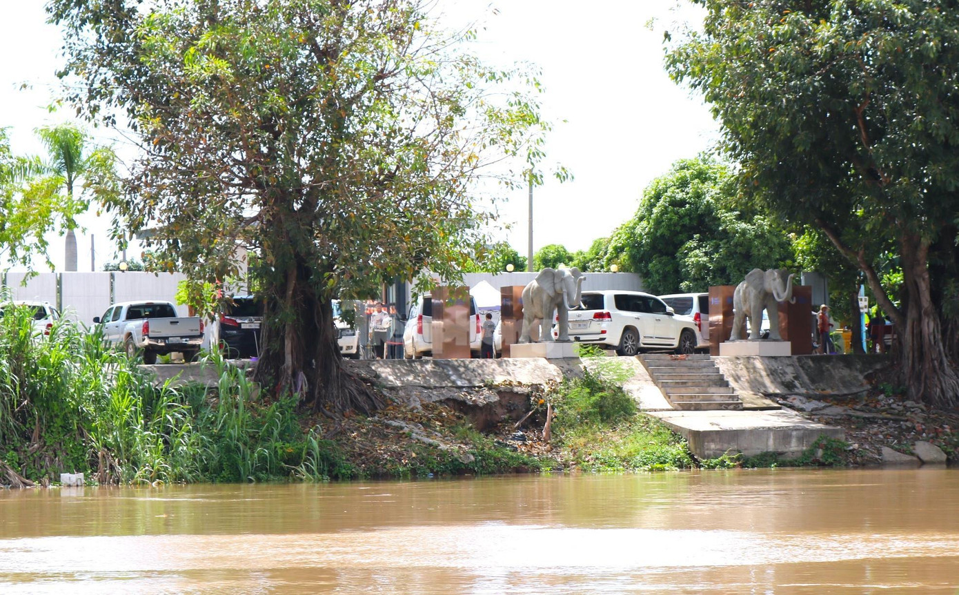 Bến sông, nơi 42 người tháo chạy để bơi qua sông Bình Di về Việt Nam - Ảnh: Kim Hà.