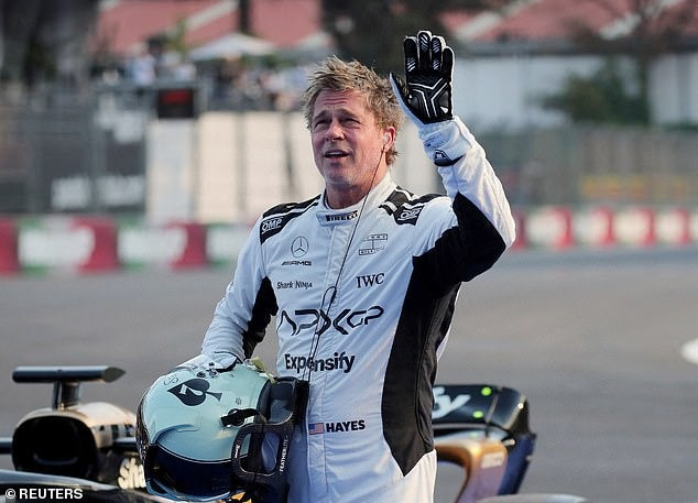 Brad Pitt đang quay bộ phim Formula One. Ảnh: Reuters.