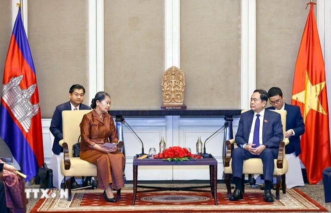 Chủ tịch Quốc hội Trần Thanh Mẫn tiếp Chủ tịch Nhóm Nghị sỹ Hữu nghị Campuchia-Việt Nam Men Sam An. (Ảnh: Doãn Tấn/TTXVN) Chủ tịch Quốc hội Trần Thanh Mẫn tiếp Chủ tịch Nhóm Nghị sỹ Hữu nghị Campuchia-Việt Nam Men Sam An. (Ảnh: Doãn Tấn/TTXVN)