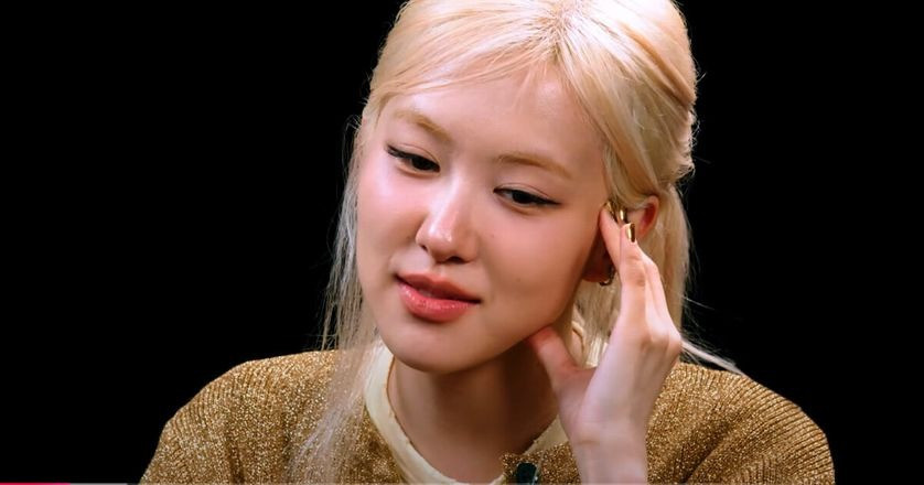 Những ca khúc trong album mới phản ánh nhiều câu chuyện đau lòng của Rosé trong vài năm trở lại đây.