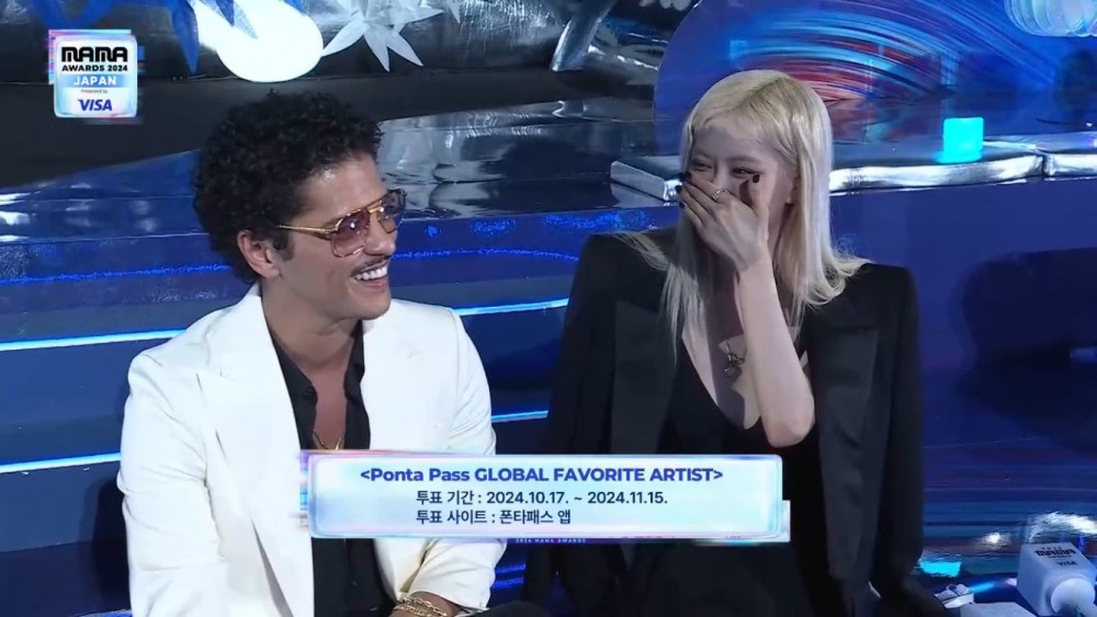 Bruno Mars và Rosé lần đầu tham dự lễ trao giải MAMA trở thành chủ đề nóng. Bruno Mars và Rosé lần đầu tham dự lễ trao giải MAMA trở thành chủ đề nóng.