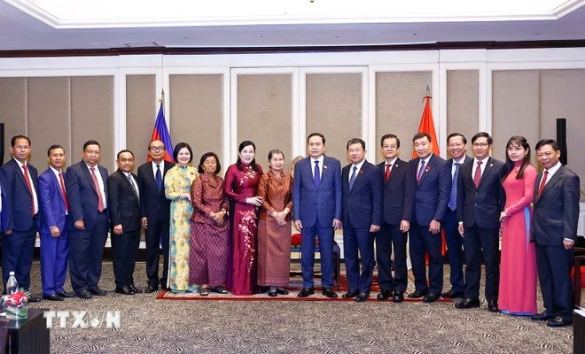 Chủ tịch Quốc hội Trần Thanh Mẫn với đại biểu. (Ảnh: Doãn Tấn/TTXVN) Chủ tịch Quốc hội Trần Thanh Mẫn với đại biểu. (Ảnh: Doãn Tấn/TTXVN)