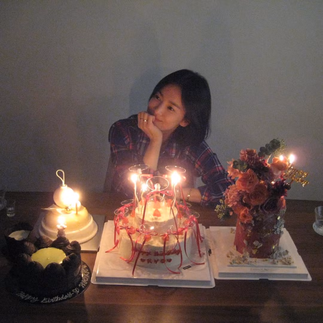 Song Hye Kyo mộc mạc và trẻ trung trong tiệc sinh nhật lần thứ 43. Ảnh: IG.