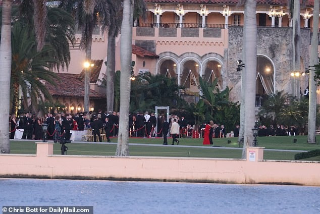 Sau ngày 5/11, tiệc tùng diễn ra không hồi kết tại Mar-a-Lago. Ảnh: Daily Mail.