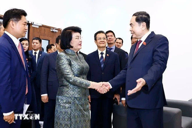 Chủ tịch Quốc hội Trần Thanh Mẫn và Chủ tịch Quốc hội Campuchia Samdech Khuon Sudary tham quan tòa nhà hành chính Quốc hội Campuchia. (Ảnh: Doãn Tấn/TTXVN) Chủ tịch Quốc hội Trần Thanh Mẫn và Chủ tịch Quốc hội Campuchia Samdech Khuon Sudary tham quan tòa nhà hành chính Quốc hội Campuchia. (Ảnh: Doãn Tấn/TTXVN)