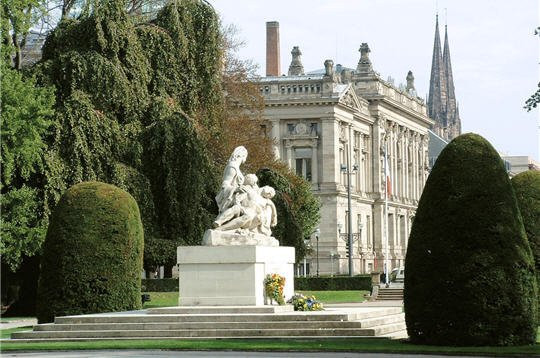  Cung điện Hoàng gia bây giờ được gọi là Cung điện Palais du Rhin.