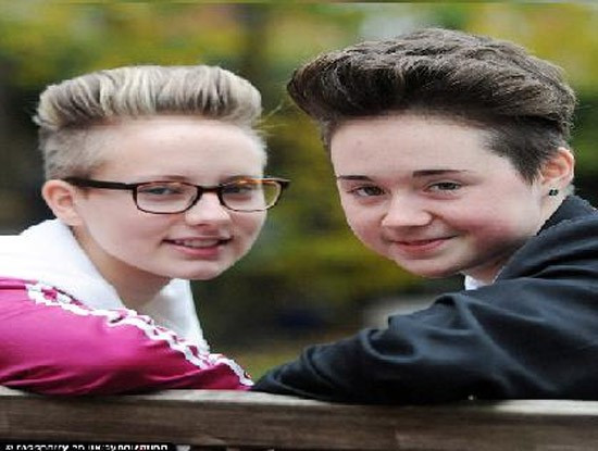 Hai nữ sinh tại Học viện Samworth (Anh), đã bị đình chỉ học 3 ngày vì để tóc ngắn thời xưa . Hai nữ sinh tại Học viện Samworth (Anh), đã bị đình chỉ học 3 ngày vì để tóc ngắn thời xưa