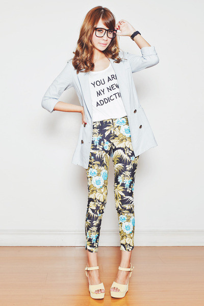 Những kiểu áo len phá cách mix layer hay mix cùng chân váy đem lại ho bạn gái vẻ đẹp ngọt ngào đáng yêu. Thời trang thu chắc chắn không thể thiếu những chiếc áo khoác như blazer, denim hay cardigan....