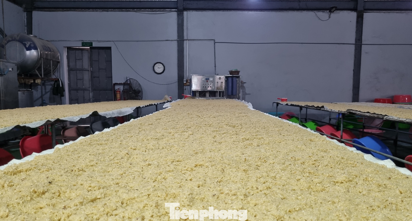 Để sản phẩm chất lượng, người nấu rượu phải thực hiện quy trình kéo dài khoảng 15 ngày và trải qua nhiều công đoạn.