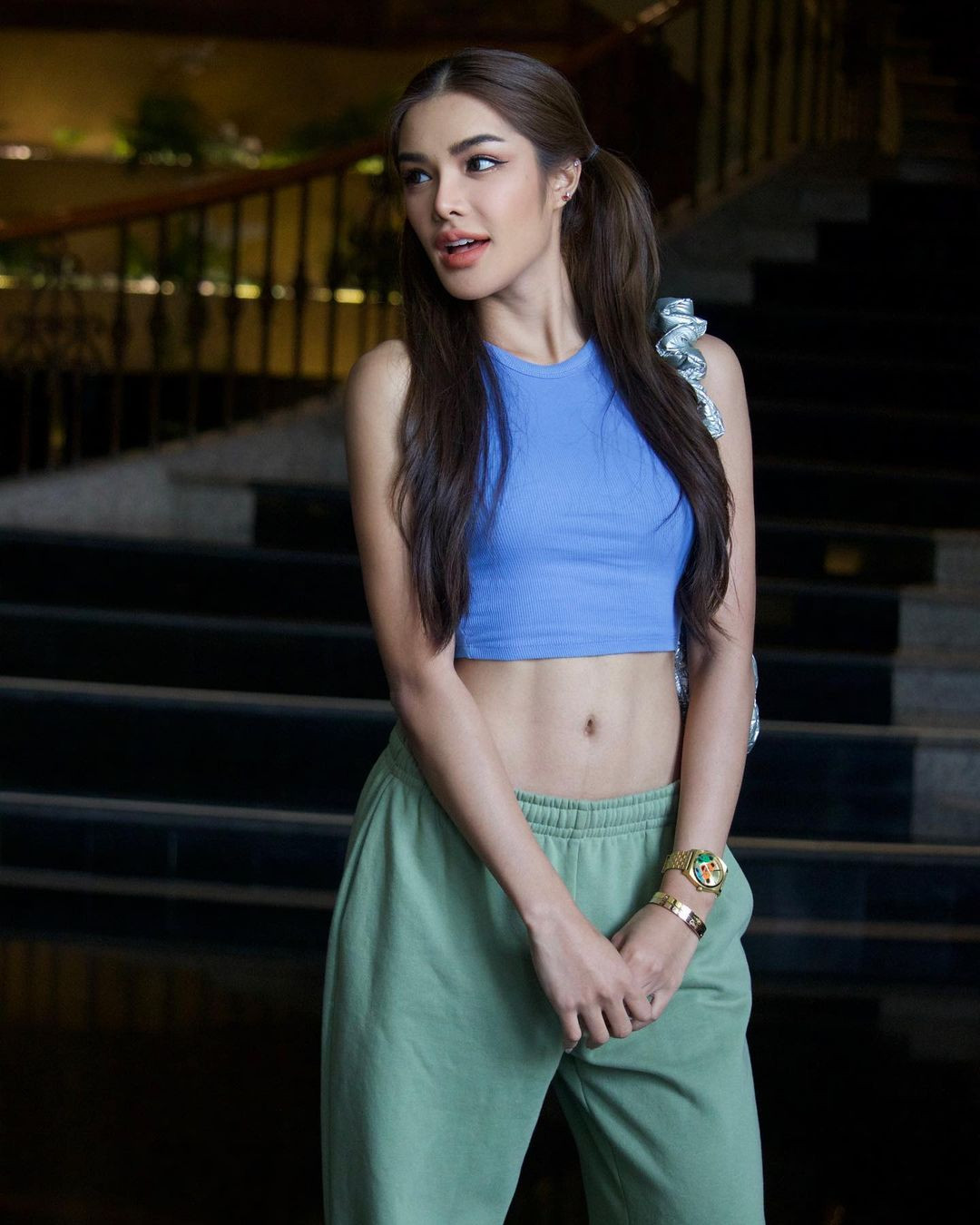 Ngay sau đó, những hình ảnh của Thaweeporn Phingchamrat bị xóa khỏi trang chủ của Miss Grand Thailand khiến những khán giả hâm mộ cô phải lo lắng.