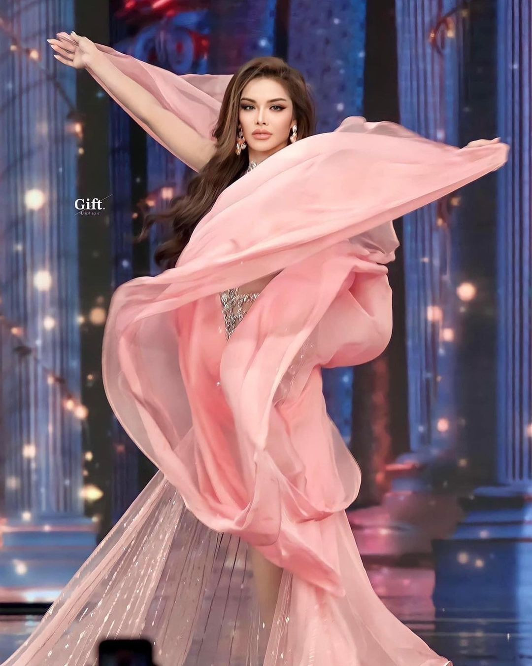 Tối 29/4, người đẹp Thaweeporn Phingchamrat - đại diện tỉnh Chumphon đăng quang ngôi vị Hoa hậu Hòa bình Thái Lan 2023 trong đêm chung kết tổ chức tại Chiang Mai. Cô đã vượt qua 76 thí sinh để giành quyền đại diện cho Thái Lan tham dự Hoa hậu Hòa bình Quốc tế 2023 tổ chức ở Việt Nam vào tháng 10.