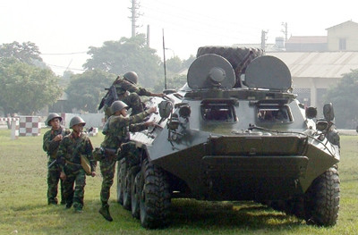 Bộ đội tăng-thiết giáp luyện tập