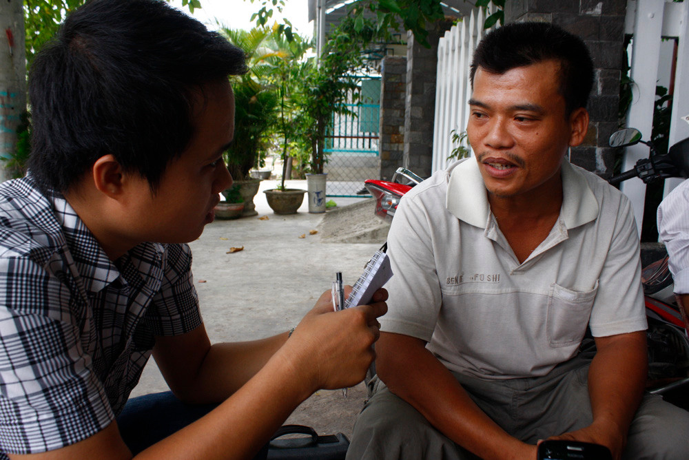 Anh Nguyễn Văn Tin bức xúc vì suýt nữa chính tay anh đã chôn sống con mình