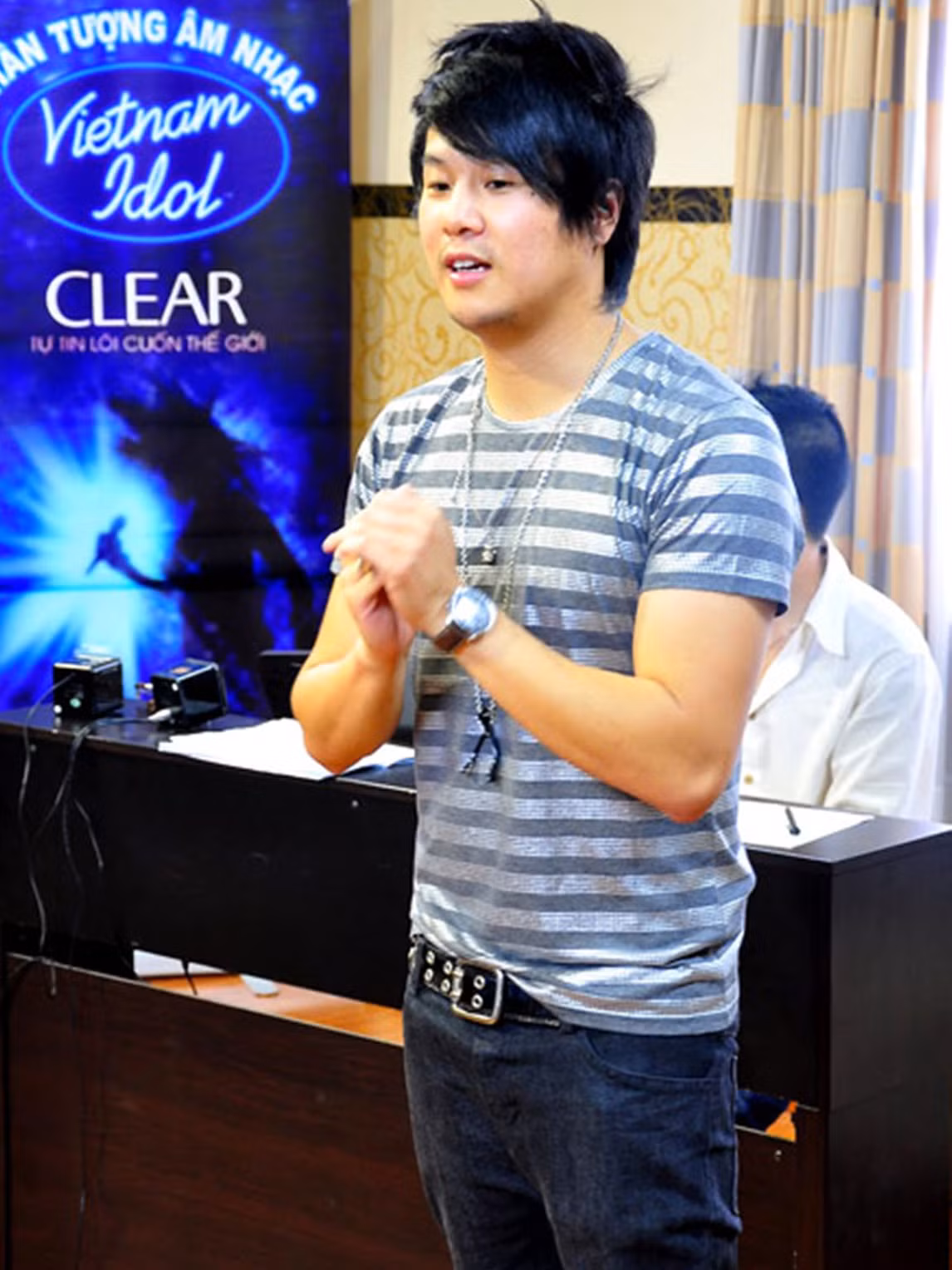 Ca sỹ Úc gốc Việt Thanh Bùi