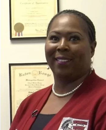 Nữ lao công tự học trở thành hiệu phó ảnh 1