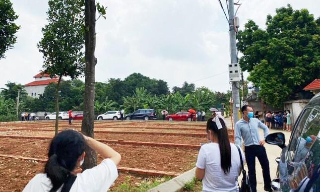 Bộ Xây dựng cũng đề nghị các địa phương theo dõi nắm bắt thông tin, tình hình diễn biến của thị trường và thực hiện các biện pháp xử lý kịp thời để bình ổn thị trường, không để xảy ra tình trạng sốt giá và bong bóng BĐS trên địa bàn.