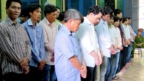 30 bị cáo hầu tòa. Ảnh: Oanh Nguyễn 30 bị cáo hầu tòa