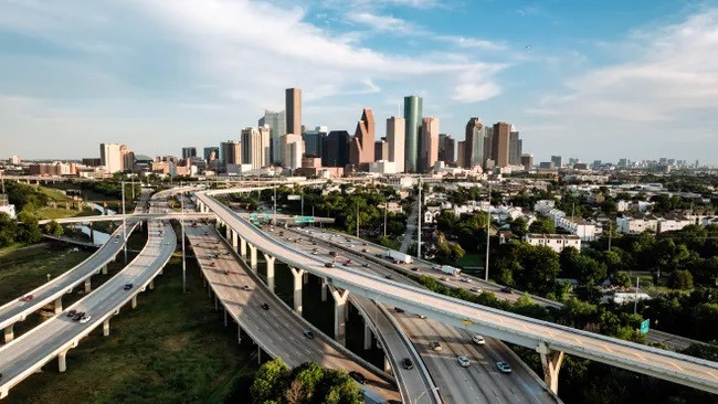 Houston, bang Texas, là thành phố sụt lún nhanh nhất ở Mỹ. (Ảnh: RyanJLane)