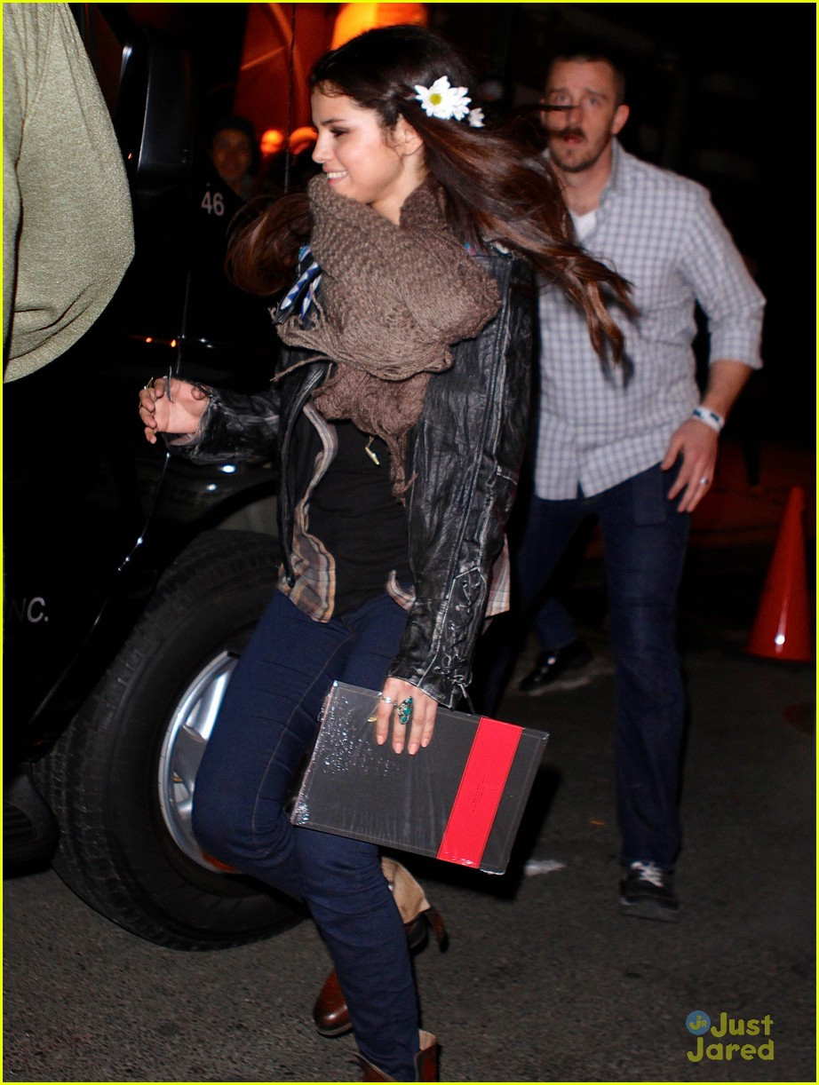 Sau khi trút được bầu tâm sự, Selena rạng rỡ, vui tươi hơn