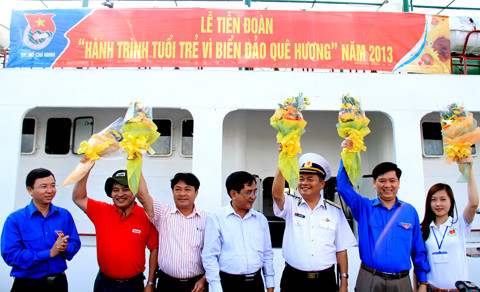 Đồng chí Nguyễn Long Hải phát biểu trong lễ tiễn đoàn đi thăm Trường Sa.