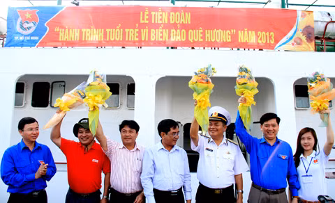 Đồng chí Nguyễn Long Hải phát biểu trong lễ tiễn đoàn đi thăm Trường Sa.