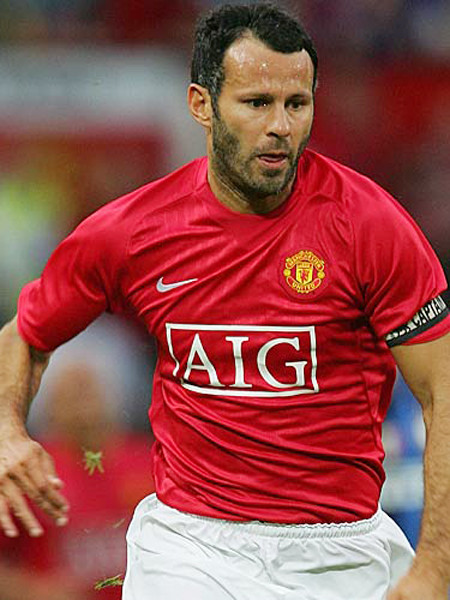 Ryan Giggs mất điểm trầm trọng trong mắt người hâm mộ