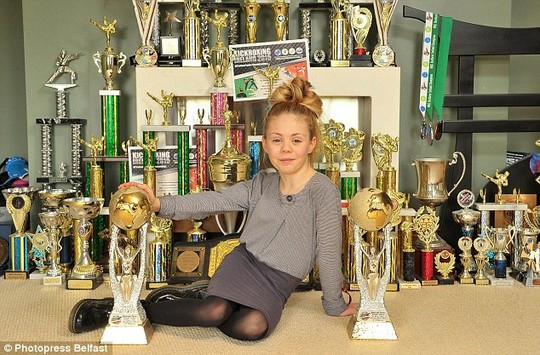 Cô bé 9 tuổi múa kiếm gây sốt ở cuộc thi tìm kiếm tài năng ảnh 9