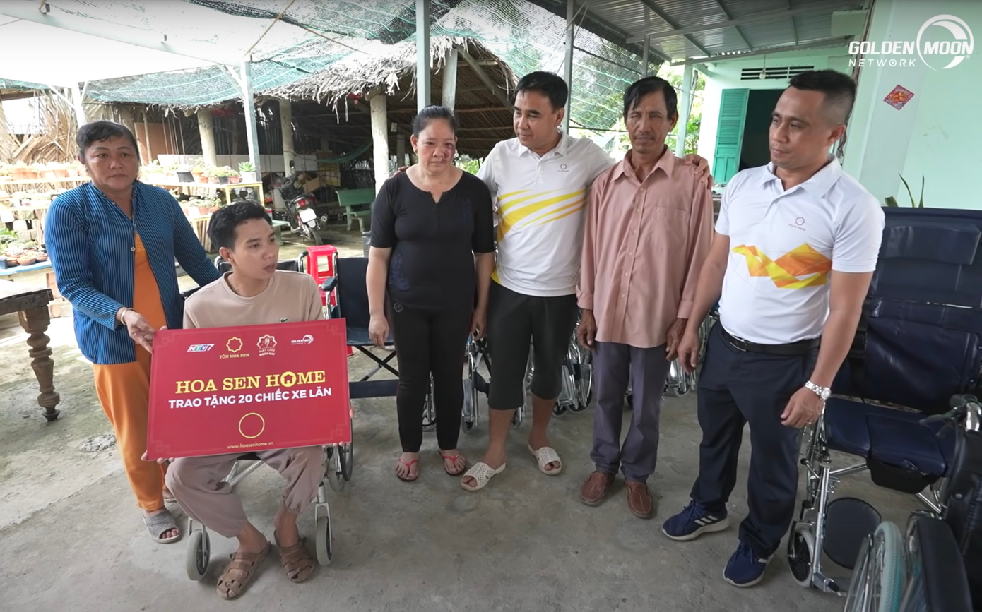 Với những món quà được trao đi, Hoa Sen Home đã viết tiếp ước mơ còn dang dở cho những thí sinh có hoàn cảnh khó khăn