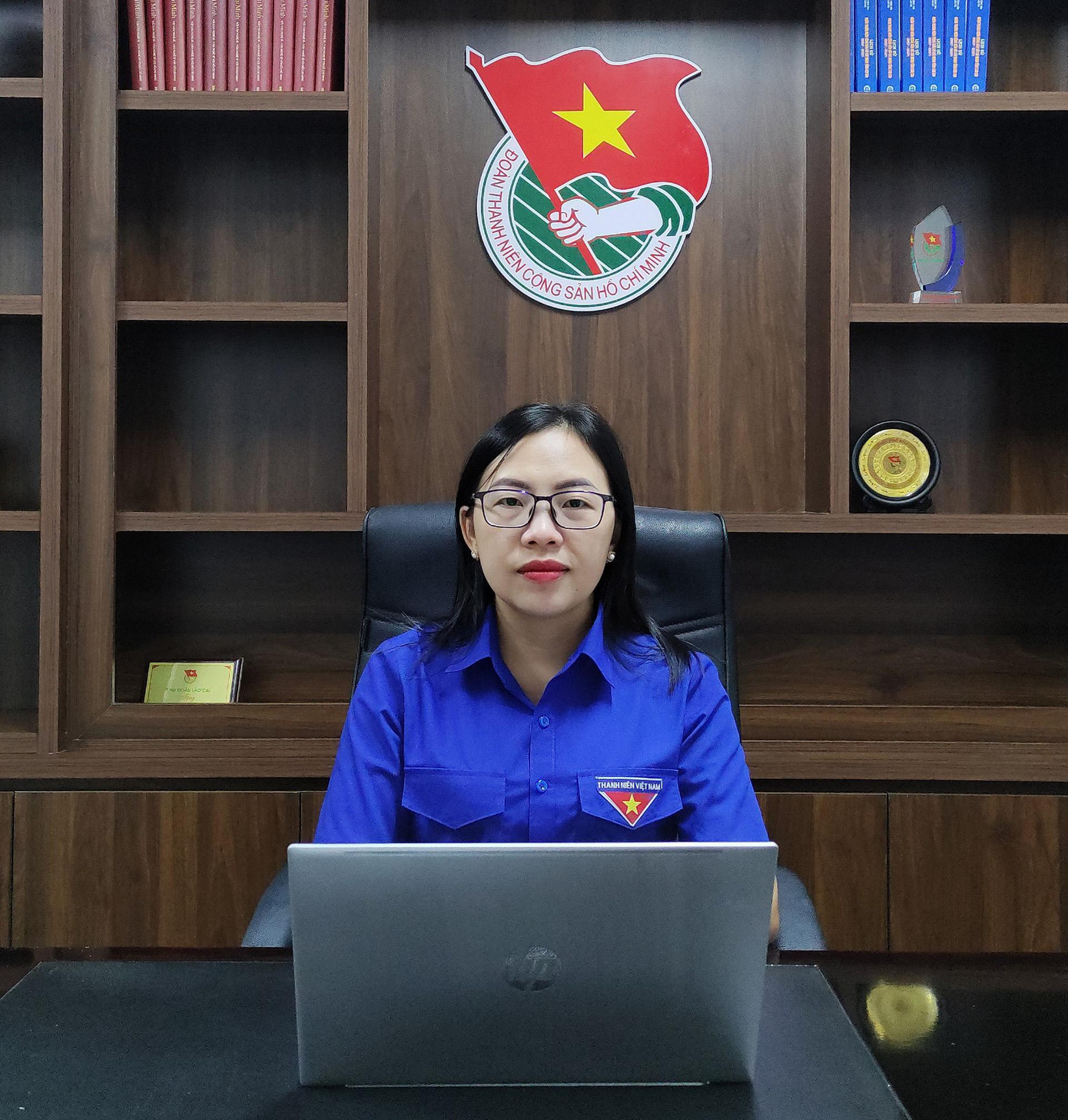 Chị Giàng Thị Mai - Bí thư Tỉnh Đoàn Lào Cai trao đổi với phóng viên Tiền Phong