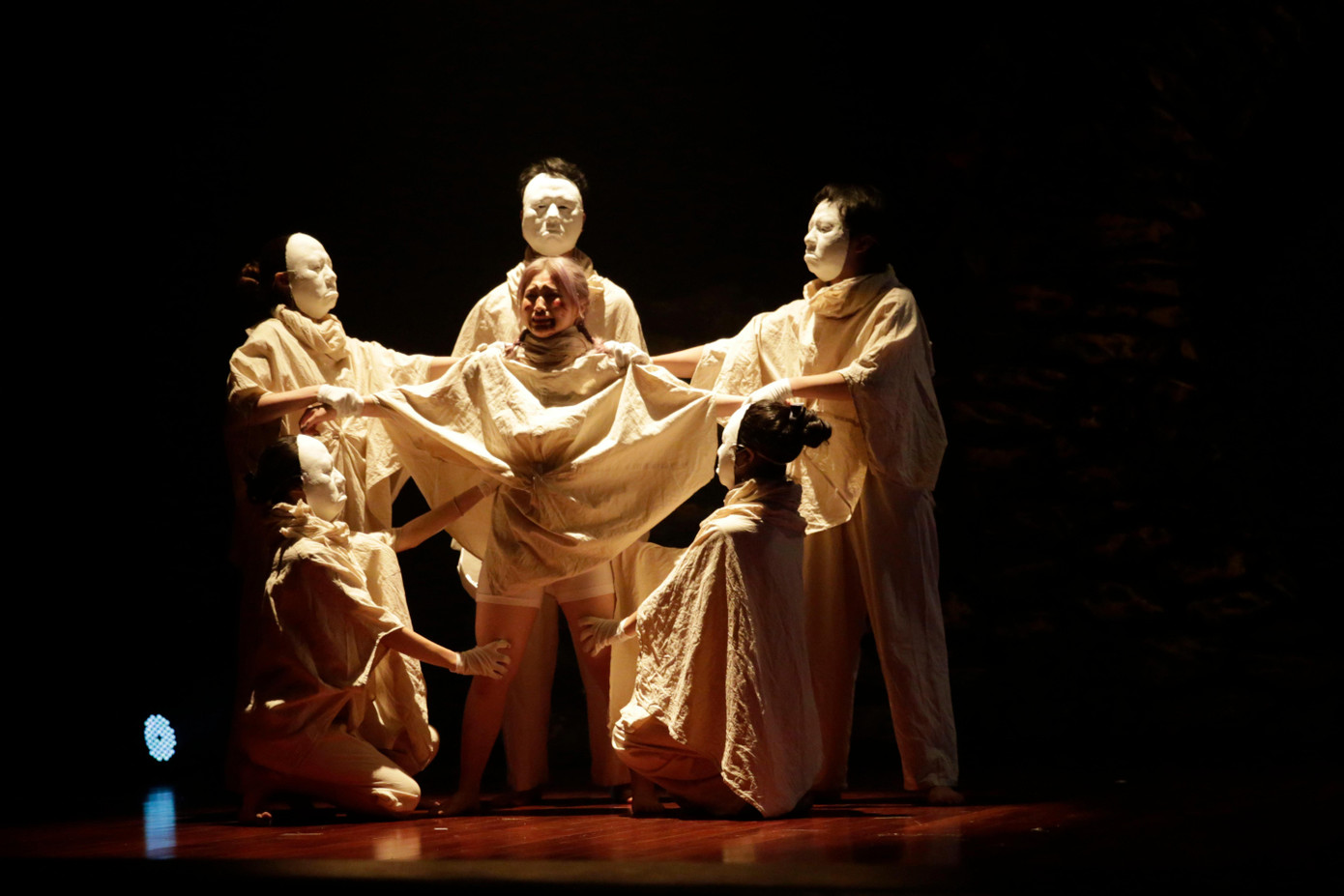 Đằng sau mỗi tác phẩm đều gửi gắm một câu chuyện, thông điệp riêng