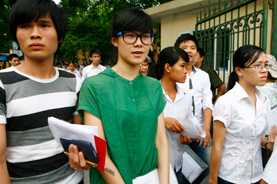 Thí sinh sau khi thi đại học 2012. Ảnh: Hồng Vĩnh