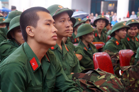 Tân bình trầm ngâm trước giờ phút lên đường. Tân bình trầm ngâm trước giờ phút lên đường