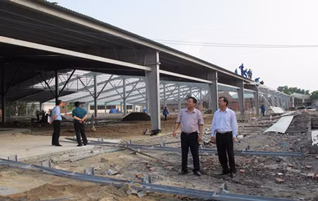 Tổng Giám đốc TCT Bảo hiểm Xuân Thành - Ông Nguyễn Văn Dũng (bên phải) trực tiếp làm việc với Chủ tịch HĐQT Công ty Hà Phong