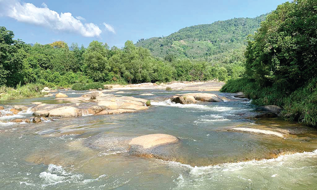 Sông Dinh, suối Tiên (La Gi, Bình Thuận). Ảnh minh họa. Sông Dinh, suối Tiên (La Gi, Bình Thuận). Ảnh minh họa.