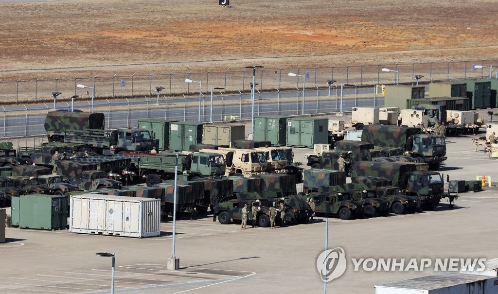Xe quân sự tập trung ở Camp Humphreys. Ảnh: Yonhap