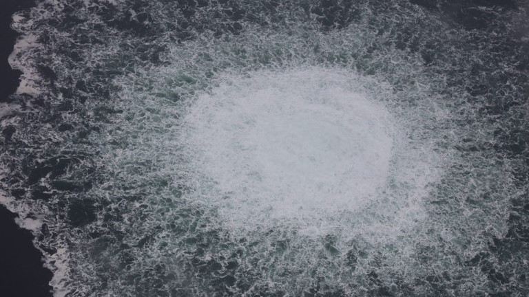 Khí rò rỉ sau vụ nổ đường ống Nord Stream hồi tháng 9/2022. Đường ống này dẫn khí đốt từ Nga đến Đức. Ảnh: Getty Images Khí rò rỉ sau vụ nổ đường ống Nord Stream hồi tháng 9/2022. Đường ống này dẫn khí đốt từ Nga đến Đức. Ảnh: Getty Images