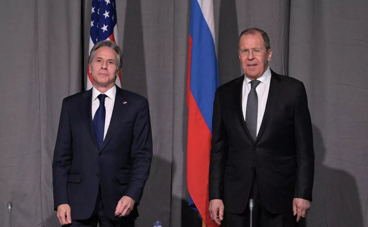 Ngoại trưởng Nga Sergey Lavrov (phải) và Ngoại trưởng Mỹ Antony Blinken (trái). Ảnh: Sputnik