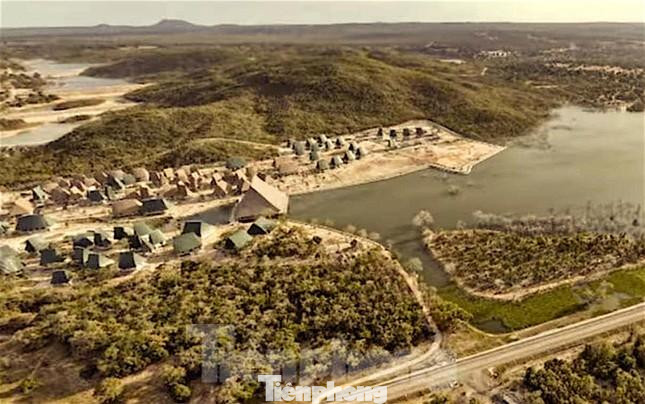 Bên trong dự án rừng dầu Hồng Liêm. Bên trong dự án rừng dầu Hồng Liêm.