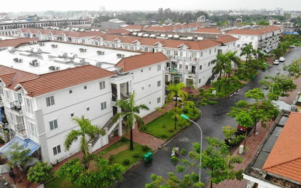 Cử tri TP Hải Phòng phản ánh gặp khó khăn khi làm sổ đỏ đối với căn hộ thương mại trong dự án NƠXH do chưa có hướng dẫn, thống nhất về việc có phải nộp lại hay không phải nộp lại tiền sử dụng đất, tiền thuê đất đã được miễn. Cử tri TP Hải Phòng phản ánh gặp khó khăn khi làm sổ đỏ đối với căn hộ thương mại trong dự án NƠXH do chưa có hướng dẫn, thống nhất về việc có phải nộp lại hay không phải nộp lại tiền sử dụng đất, tiền thuê đất đã được miễn.