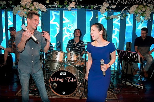 Lệ Quyên cùng Đàm Vĩnh Hưng tập luyện cho liveshow sắp tới. Lệ Quyên cùng Đàm Vĩnh Hưng tập luyện cho liveshow sắp tới