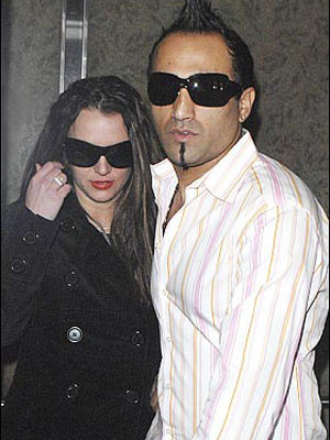 Cặp đôi Britney và Adnan thời còn mặn nồng