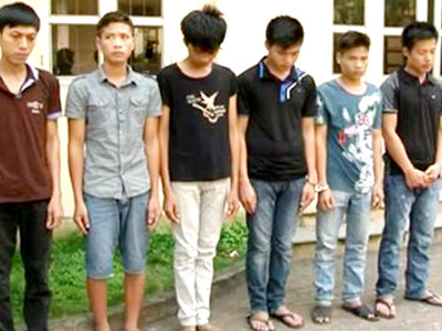 Nhóm trai làng thay nhau làm nhục cô bé quen qua mạng gặp lần đầu