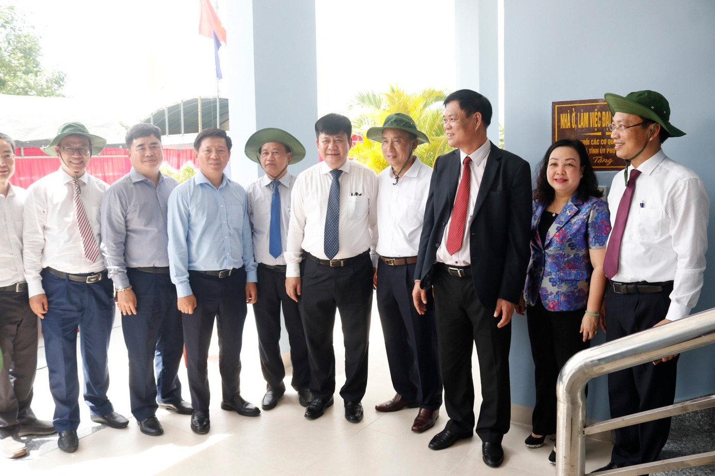 Công trình là minh chứng thể hiện cho tình cảm cũng như sự quan tâm của hậu phương luôn hướng về quân và dân nơi biển đảo Công trình là minh chứng thể hiện cho tình cảm cũng như sự quan tâm của hậu phương luôn hướng về quân và dân nơi biển đảo