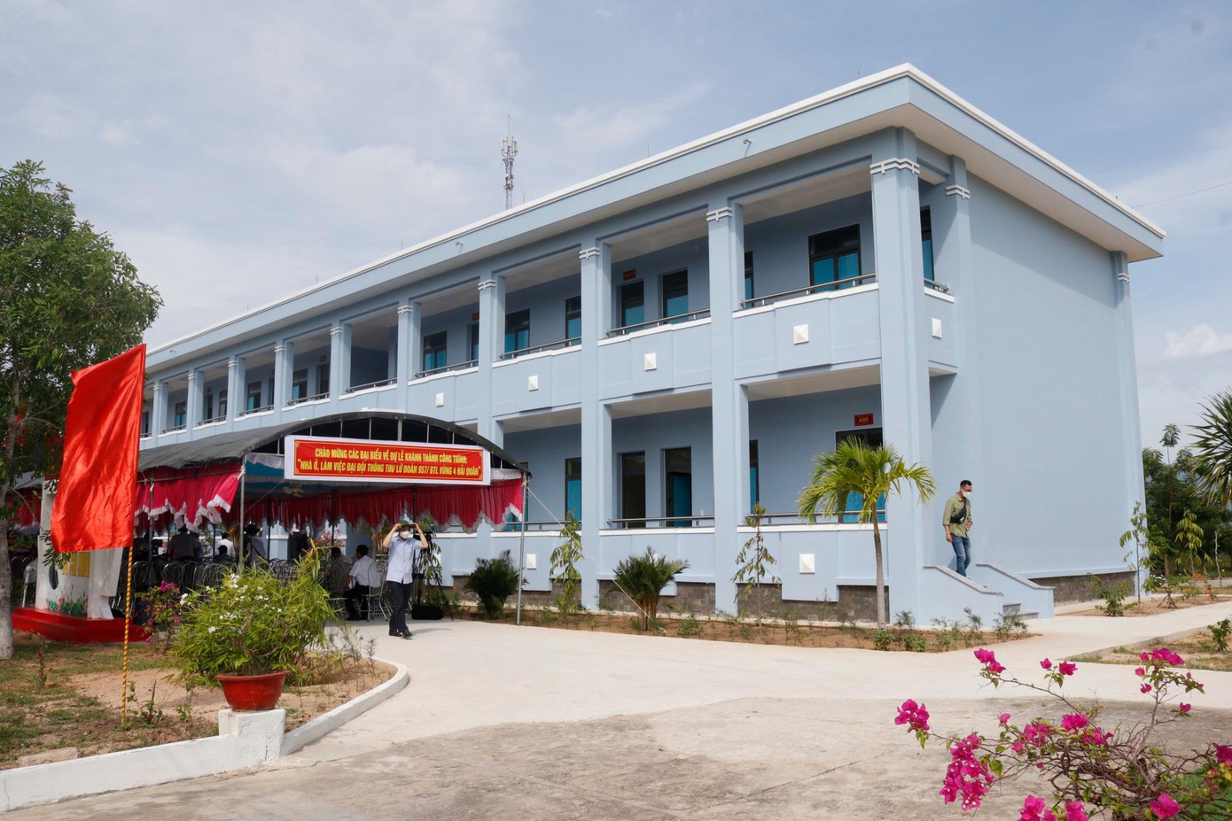 Sau 1 năm công trình khởi công, công trình đã hoàn thành và bàn giao cho đại đội Thông tin Lữ đoàn 957 Sau 1 năm công trình khởi công, công trình đã hoàn thành và bàn giao cho đại đội Thông tin Lữ đoàn 957