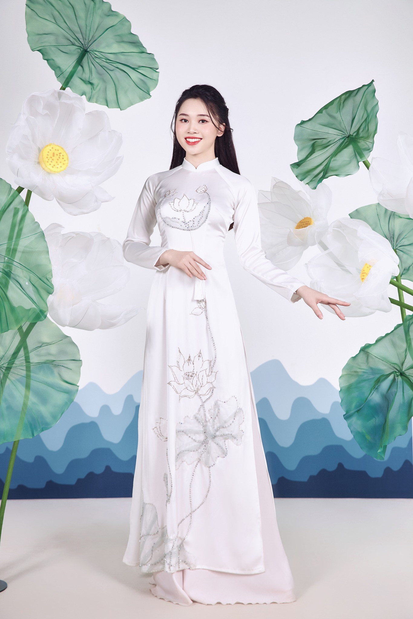 Trương Phương Hoa (SBD 18), là sinh viên khoa Viết văn, Báo chí. Trương Phương Hoa (SBD 18), là sinh viên khoa Viết văn, Báo chí.