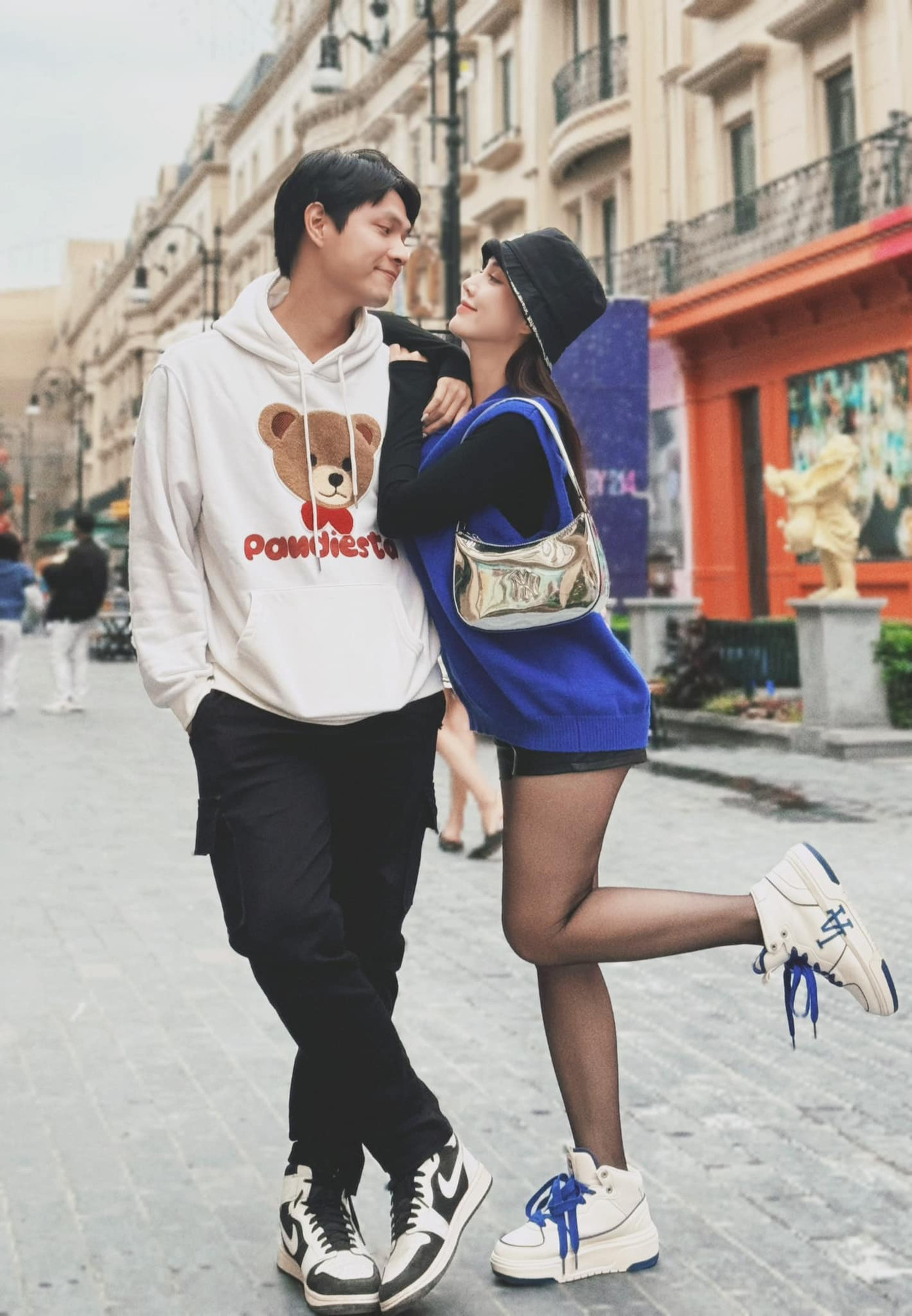 Tô Dũng và Minh Thu công khai hẹn hò. Tô Dũng và Minh Thu công khai hẹn hò.